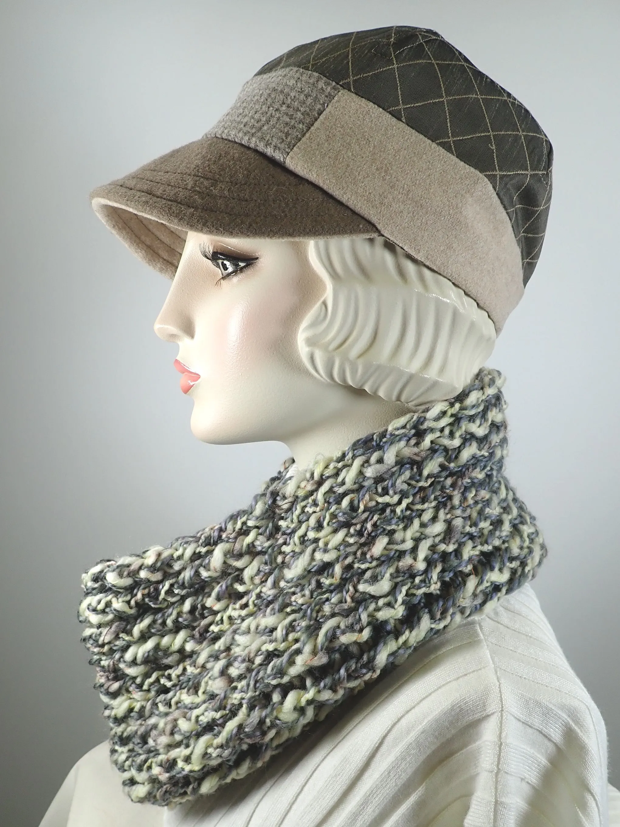 Gifts for her. Womens chunky crochet infinity scarf. Gray and cream neutral ladies scarf