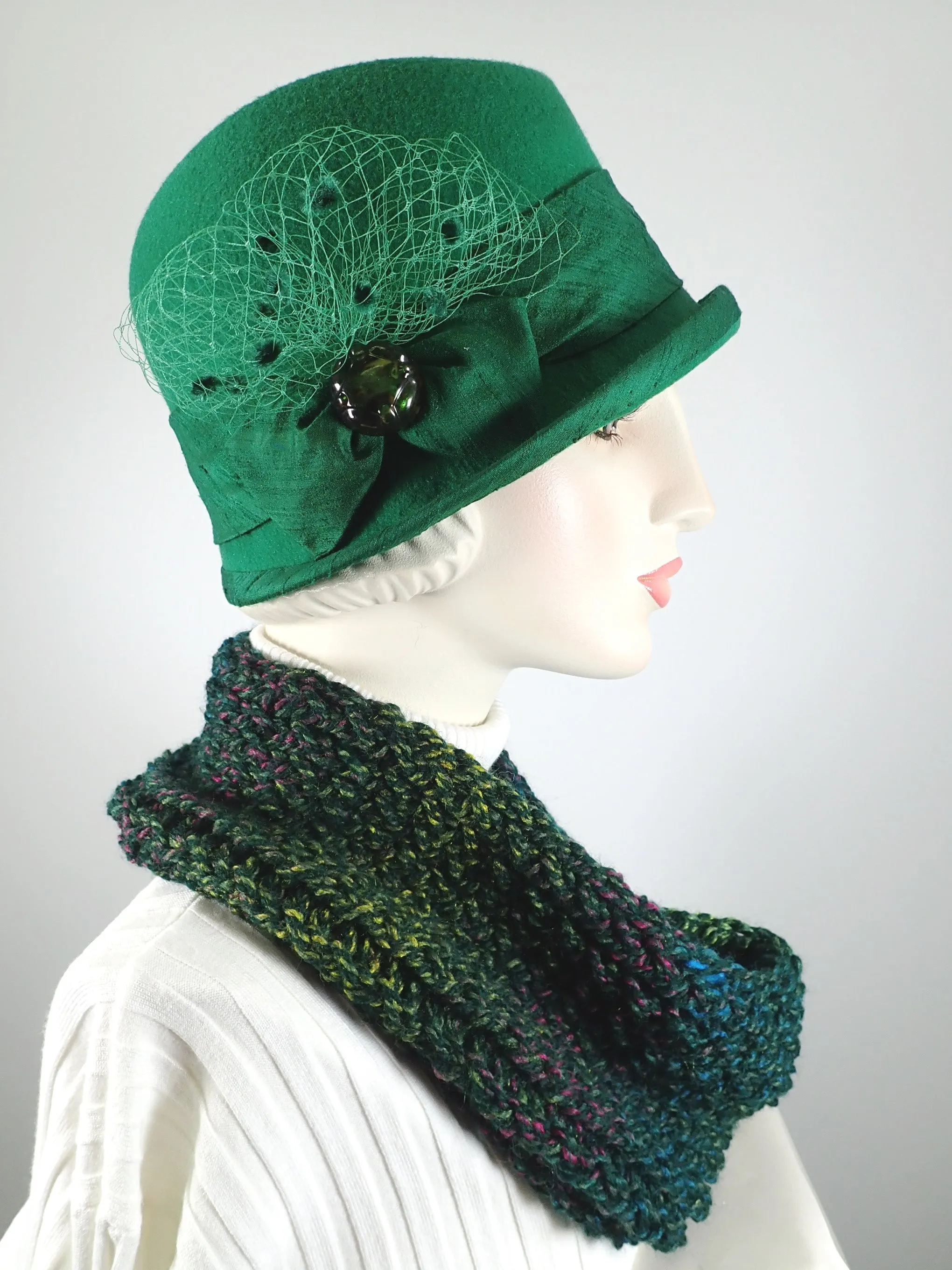 Gifts for her. Womens chunky green hand knitted infinity scarf. Unisex handmade scarf.