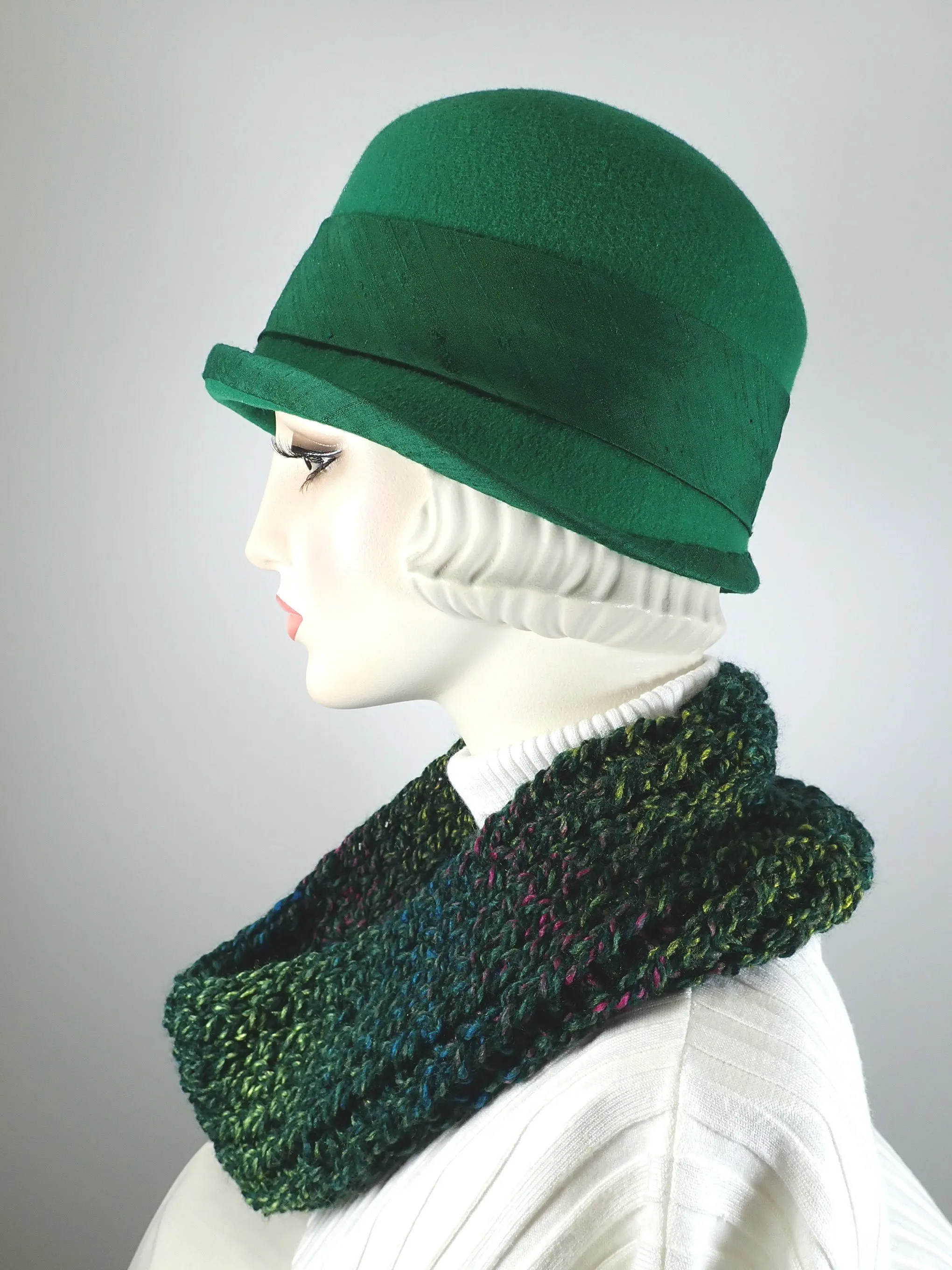 Gifts for her. Womens chunky green hand knitted infinity scarf. Unisex handmade scarf.