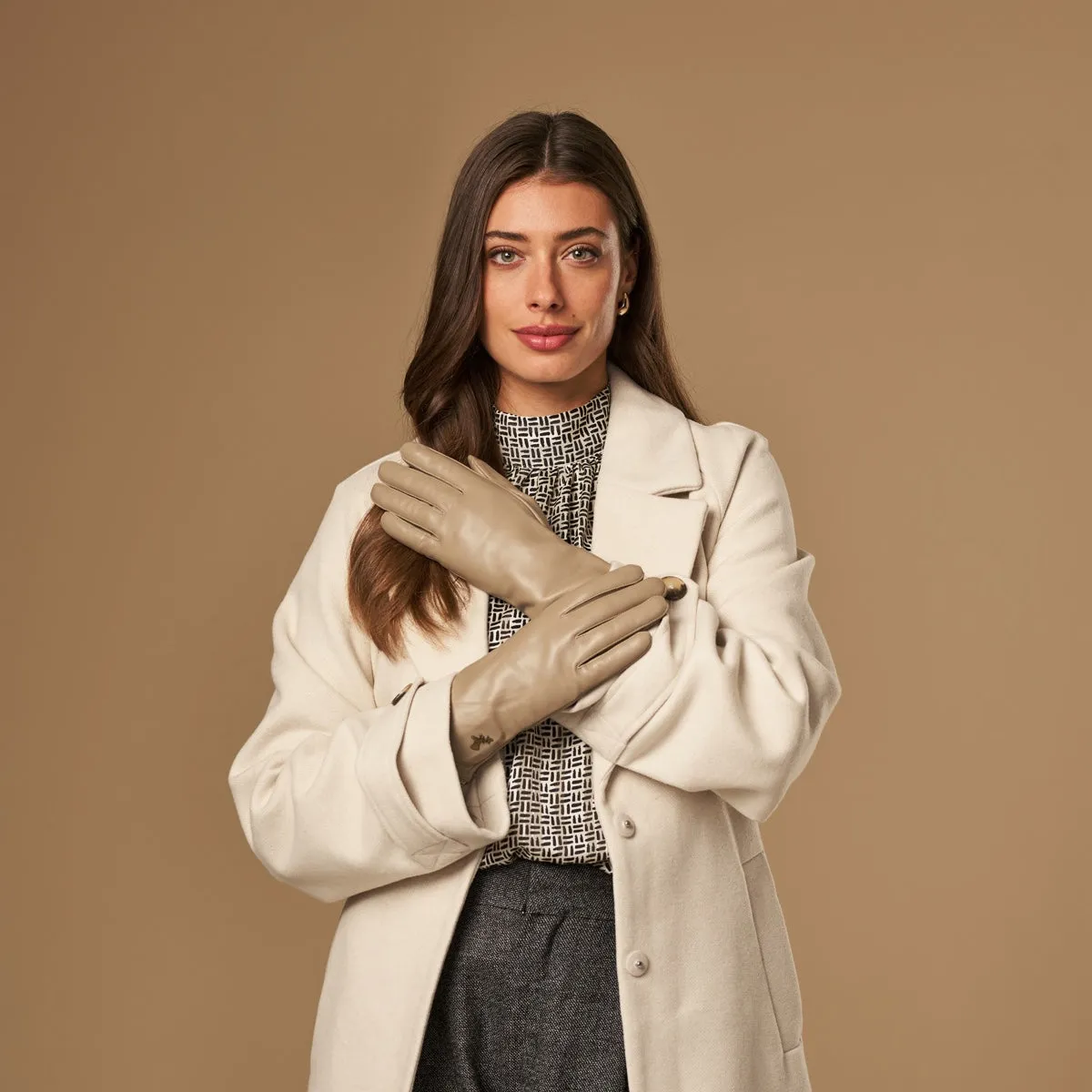 Ivy (beige) – sheepskin leather gloves with wool/cashmere lining & touchscreen feature