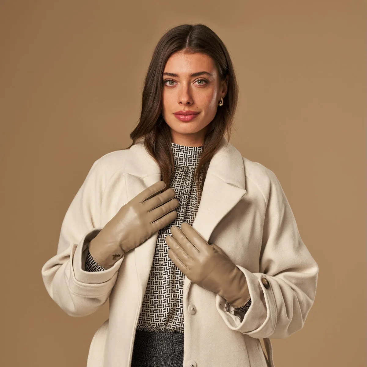 Ivy (beige) – sheepskin leather gloves with wool/cashmere lining & touchscreen feature