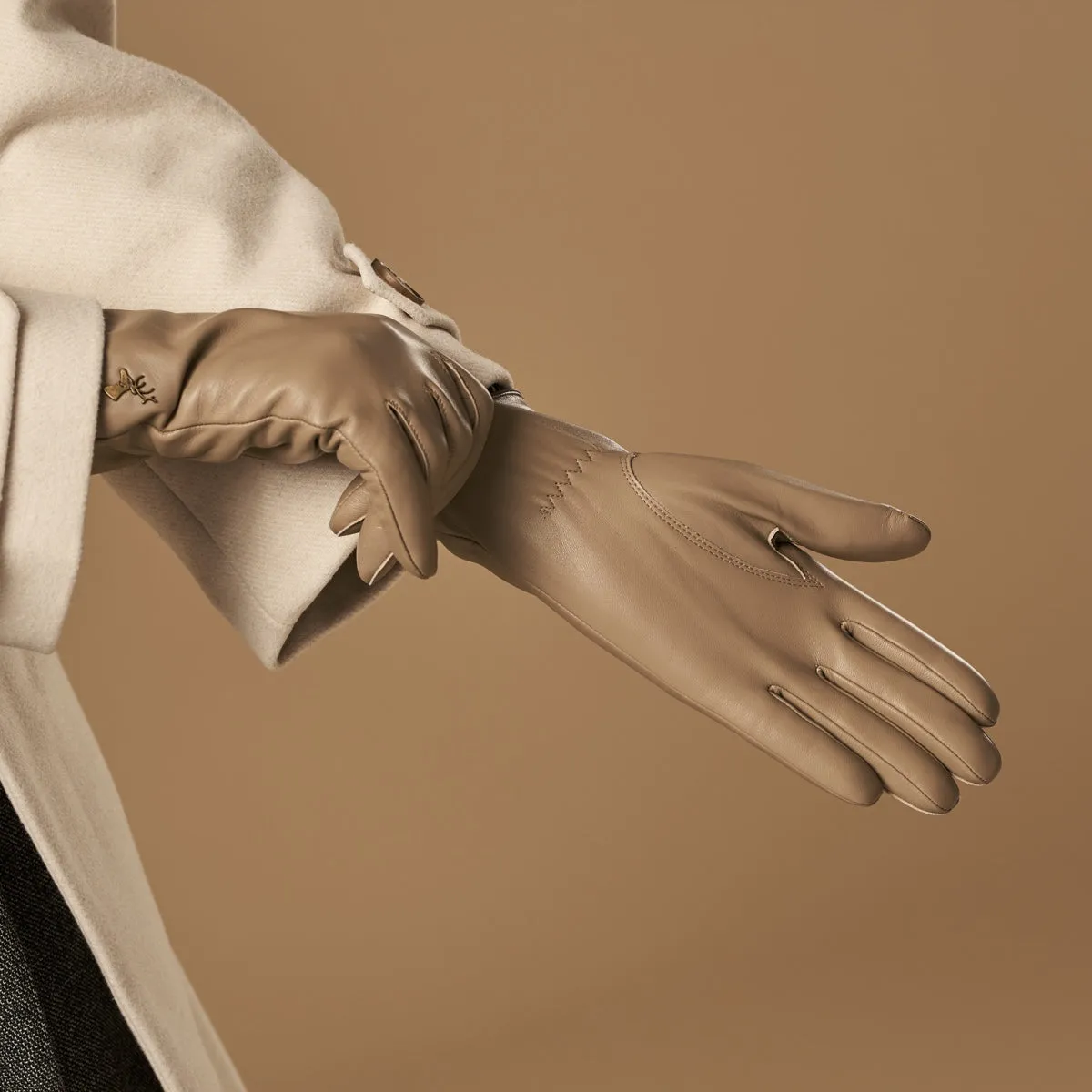 Ivy (beige) – sheepskin leather gloves with wool/cashmere lining & touchscreen feature