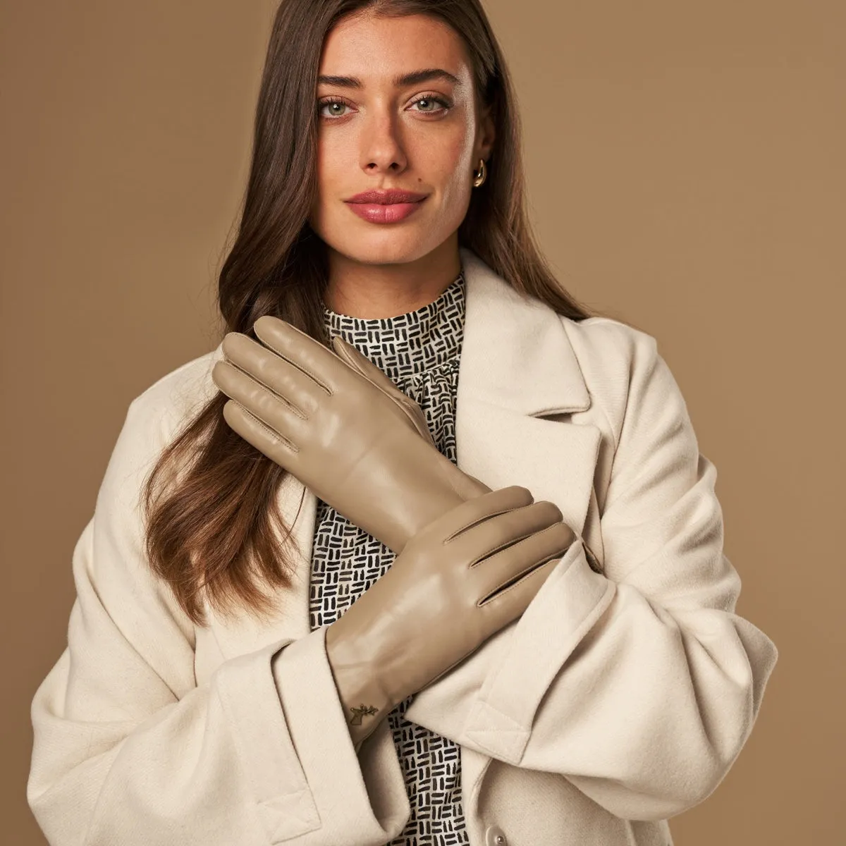 Ivy (beige) – sheepskin leather gloves with wool/cashmere lining & touchscreen feature