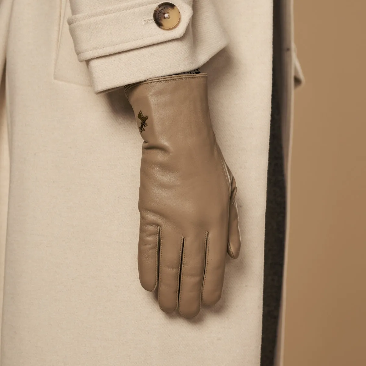 Ivy (beige) – sheepskin leather gloves with wool/cashmere lining & touchscreen feature