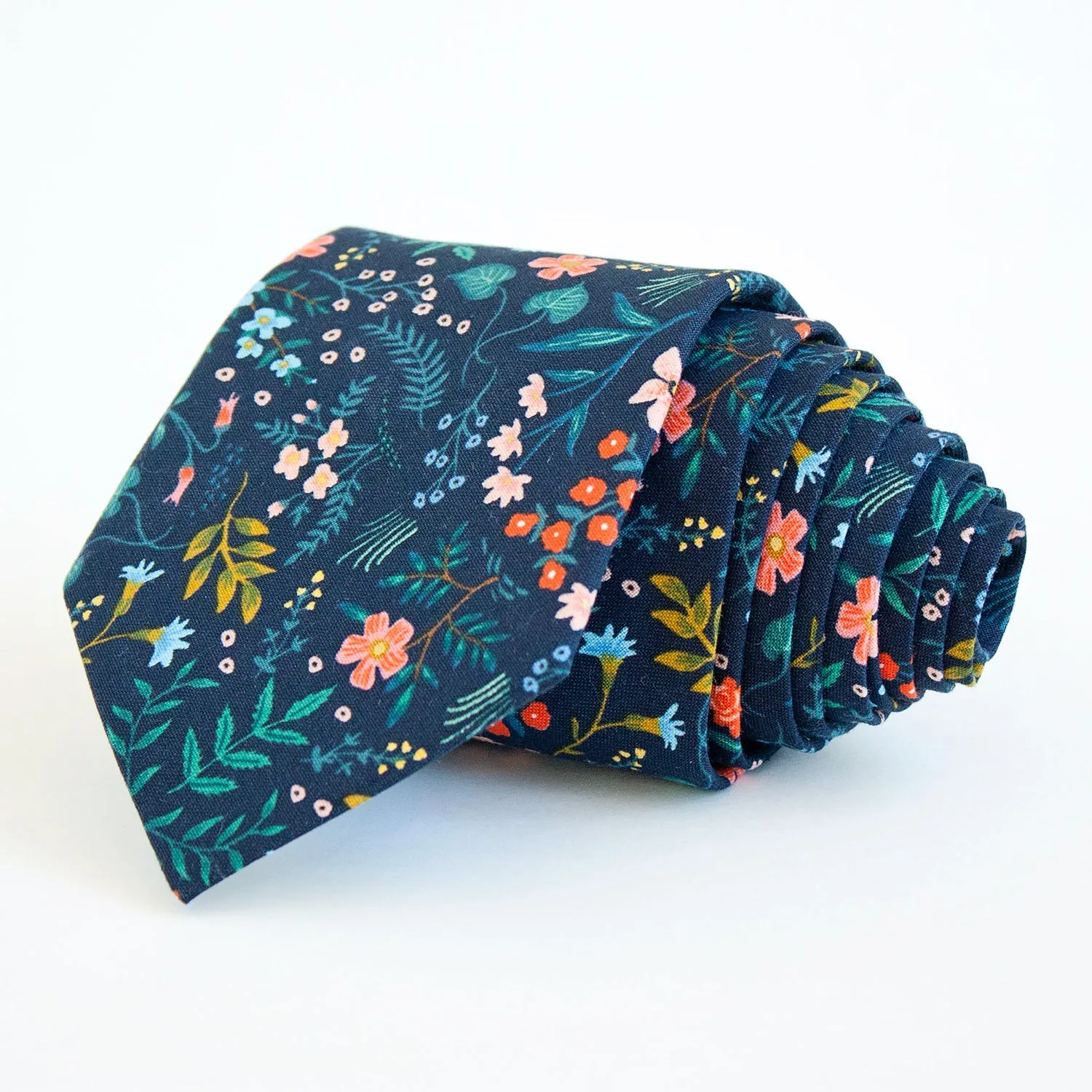 Men's Freestyle Self-Tie Bow Tie / Navy Metallic Floral